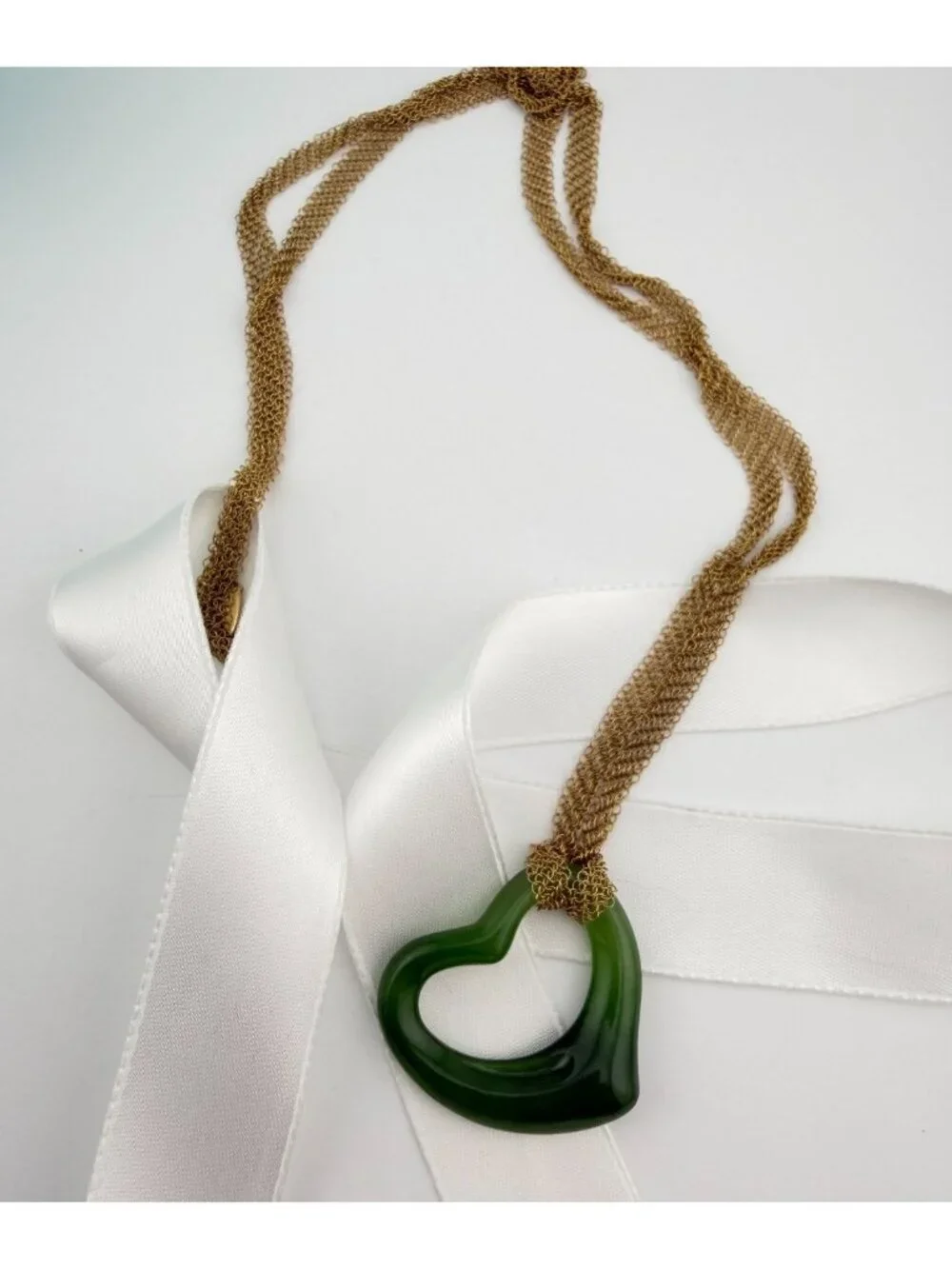 Tiffany & Co. Elsa Peretti Green Jade Open Heart 18k Mesh Chain 18g Gold
